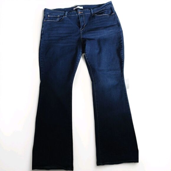 Signature Levi's Women  Bootcut Jeans Sz 18M 34 X 32 Denim Mid Rise Dark Wash - Picture 1 of 16